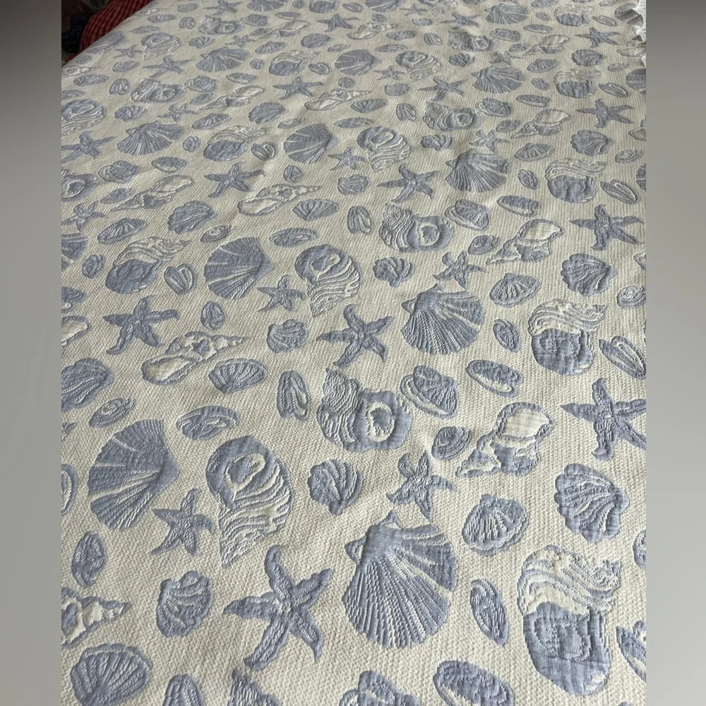 Vintage Reversible Blue/White Textured Cotton Seashell Bedspread/Comforter